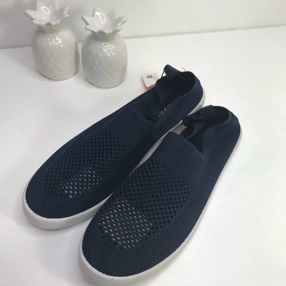 BNWT Mens Navy Slip on Soft mesh knit upper - Picture 2 of 5